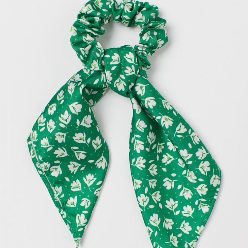 NWT H&M Green Scrunchie with Bow